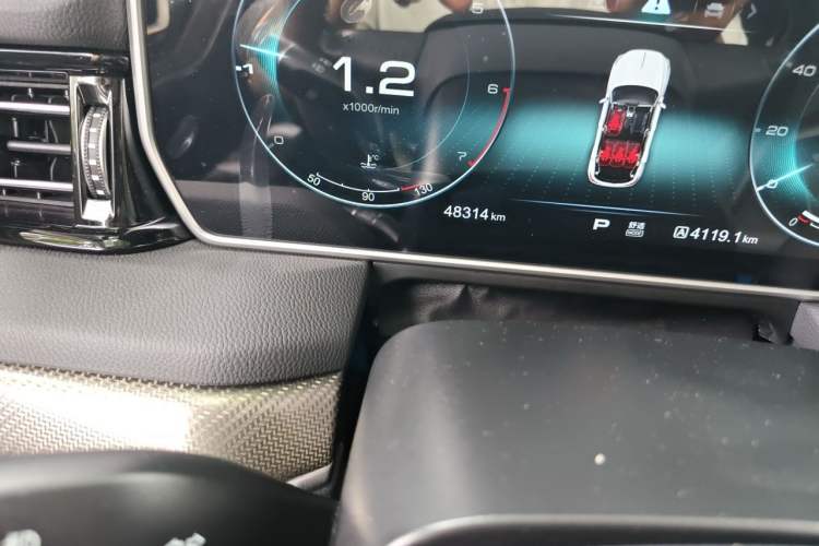 Used Hongqi HS5 2019 2.0T Smart Connect Flagship Edition Odometer Close Up