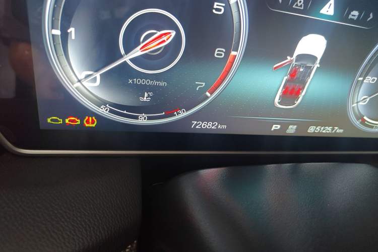 Used Hongqi HS5 2019 2.0T Smart Connect Flagship All-Wheel-Drive Version Odometer Close Up