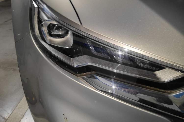 Used Hongqi HS5 2019 2.0T Smart Connect Flagship All-Wheel-Drive Version Right Front Headlight