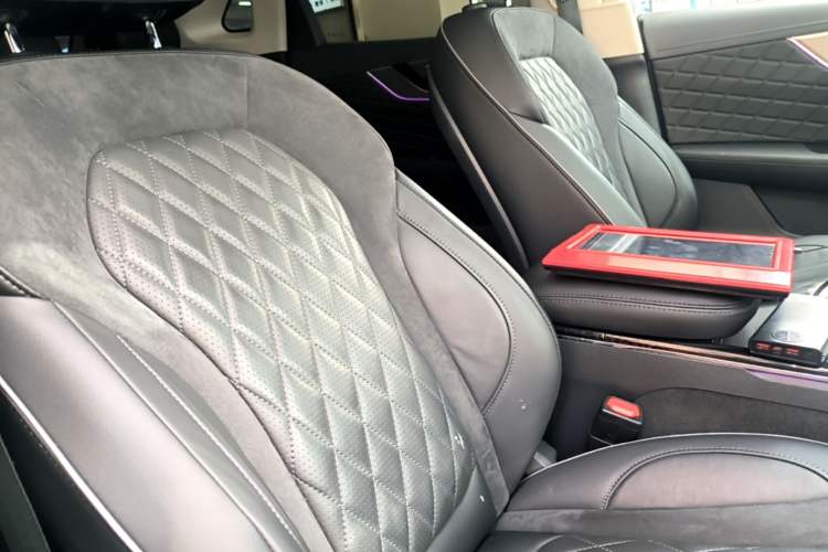 Used Hongqi HS5 2019 2.0T Smart Connect Flagship All-Wheel-Drive Version Right Front Seat