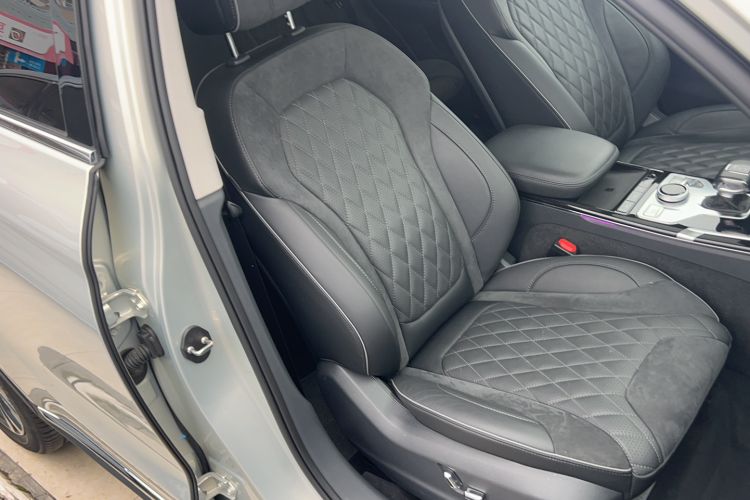 Used Hongqi HS5 2019 2.0T Smart Connect Flagship All-Wheel-Drive Version Right Front Seat