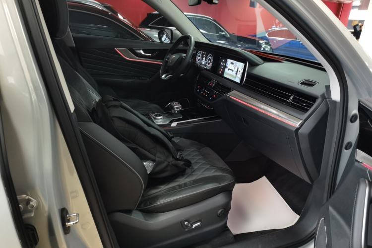 Used Hongqi HS5 2019 2.0T Smart Connect Flagship All-Wheel-Drive Version Right Front Seat
