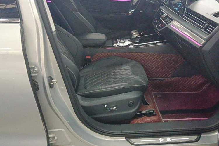 Used Hongqi HS5 2019 2.0T Smart Connect Flagship All-Wheel-Drive Version Right Front Seat