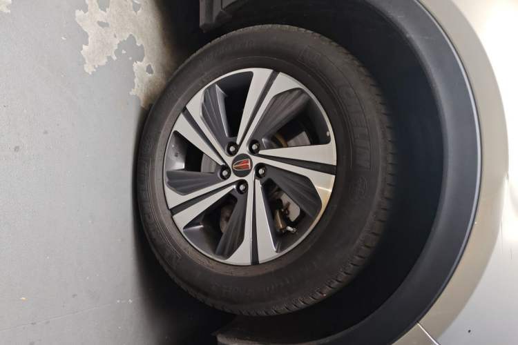 Used Hongqi HS5 2019 2.0T Smart Connect Flagship Edition Right Front Wheel Hub