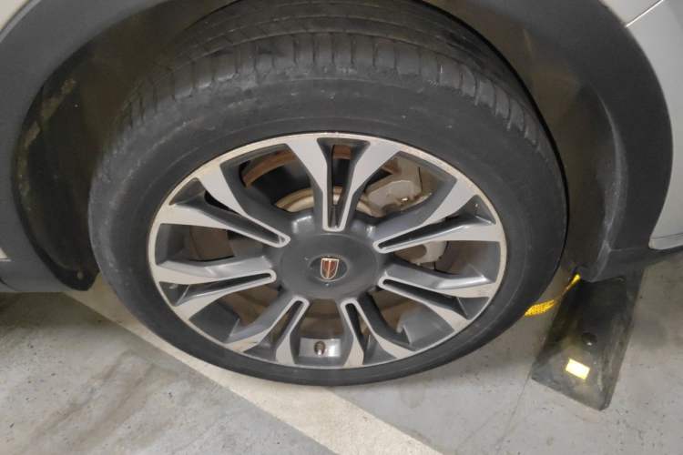 Used Hongqi HS5 2019 2.0T Smart Connect Flagship All-Wheel-Drive Version Right Front Wheel Hub