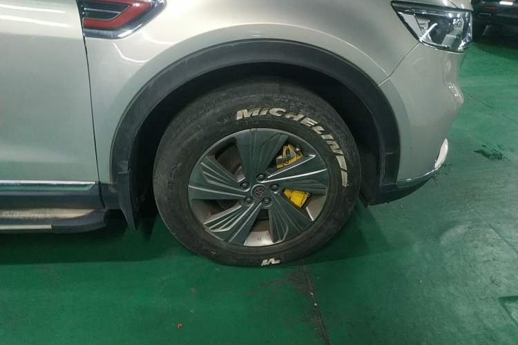 Used Hongqi HS5 2019 2.0T Smart Connect Flagship Edition Right Front Wheel Hub