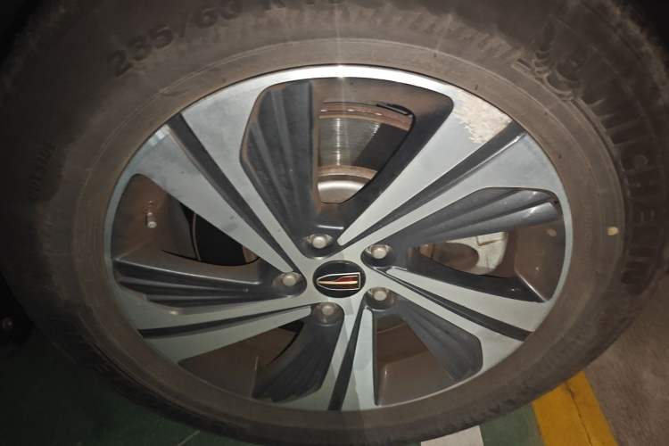 Used Hongqi HS5 2019 2.0T Smart Connect Flagship Edition Right Front Wheel Hub