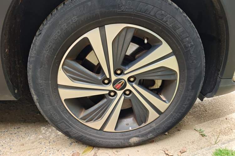 Used Hongqi HS5 2019 2.0T Smart Connect Flagship Edition Right Front Wheel Hub