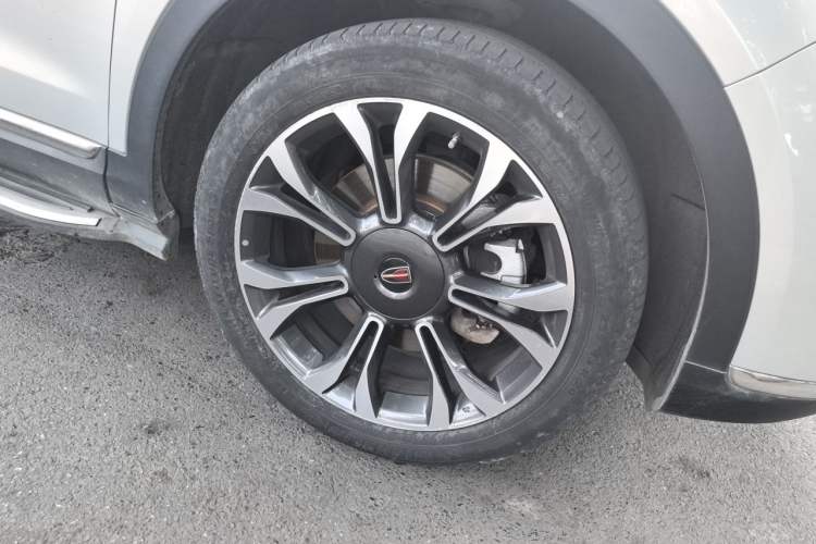 Used Hongqi HS5 2019 2.0T Smart Connect Flagship All-Wheel-Drive Version Right Front Wheel Hub