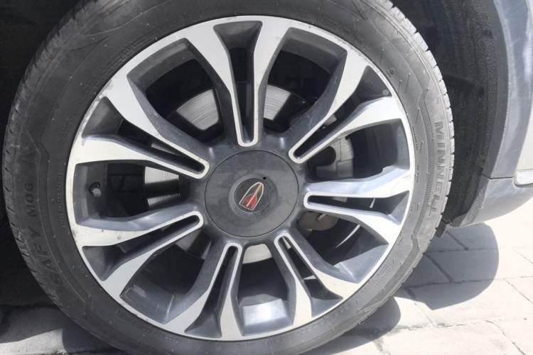 Used Hongqi HS5 2019 2.0T Smart Connect Flagship All-Wheel-Drive Version Right Front Wheel Hub