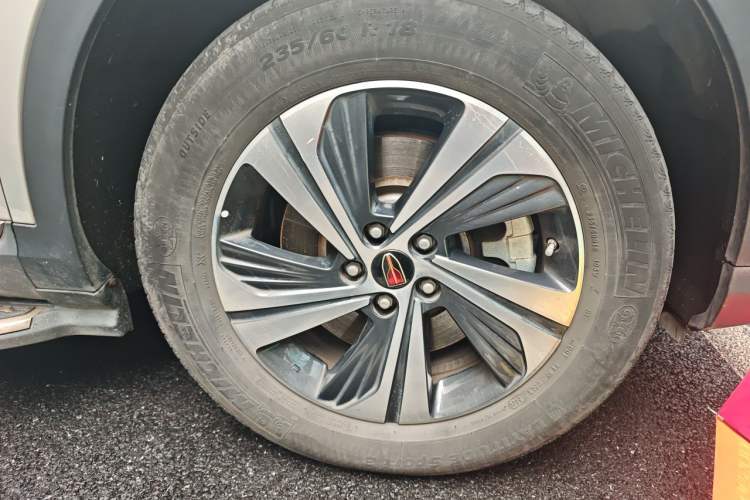 Used Hongqi HS5 2019 2.0T Smart Connect Flagship Edition Right Front Wheel Hub