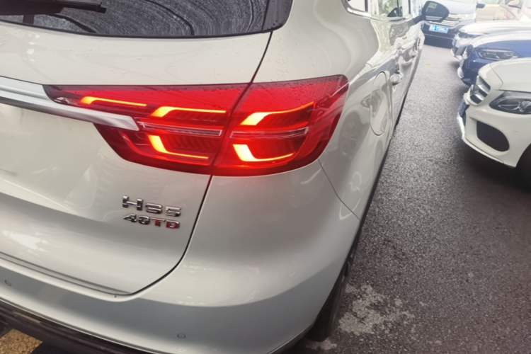 Used Hongqi HS5 2019 2.0T Smart Connect Flagship All-Wheel-Drive Version Right Rear Taillight