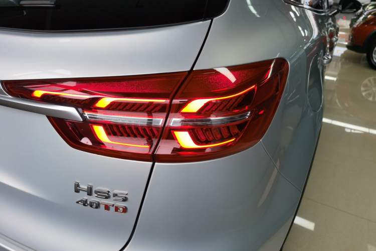 Used Hongqi HS5 2019 2.0T Smart Connect Flagship All-Wheel-Drive Version Right Rear Taillight