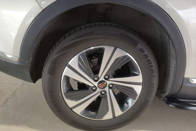 Used Hongqi HS5 2019 2.0T Smart Connect Flagship Edition Right Rear Wheel Hub