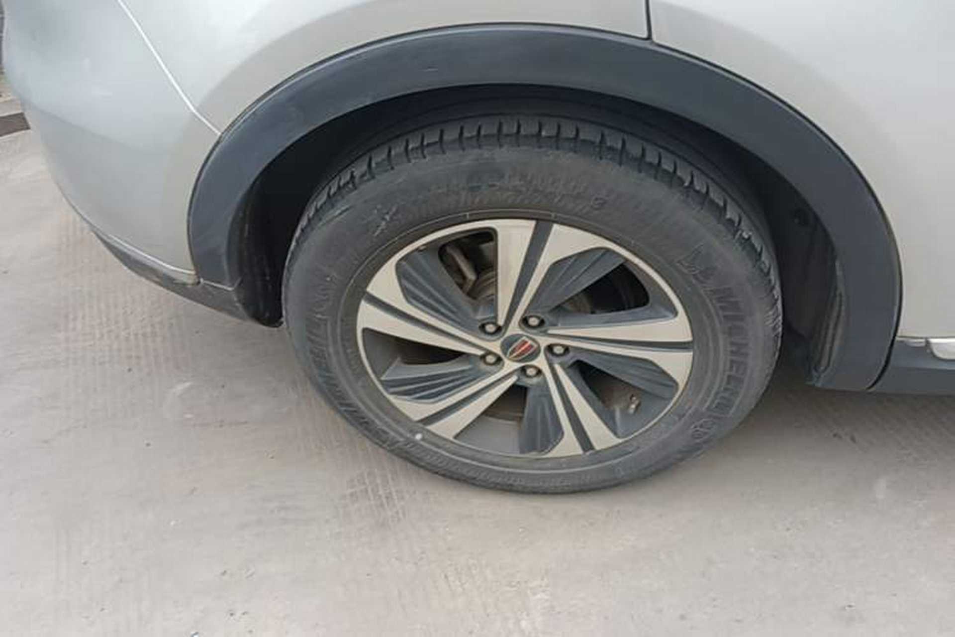 Used Hongqi HS5 2019 2.0T Smart Connect Flagship Edition Right Rear Wheel Hub