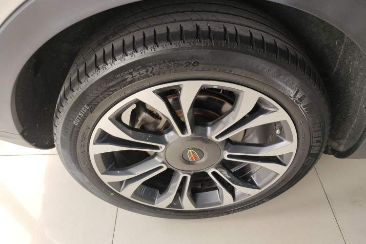 Used Hongqi HS5 2019 2.0T Smart Connect Flagship Edition Right Rear Wheel Hub