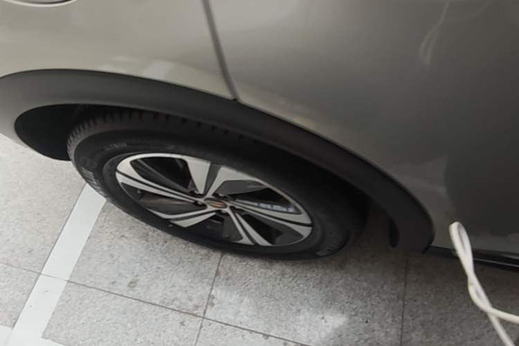 Used Hongqi HS5 2019 2.0T Smart Connect Flagship Edition Right Rear Wheel Hub