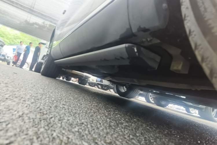 Used Hongqi HS5 2019 2.0T Smart Connect Flagship All-Wheel-Drive Version Right Side Sill