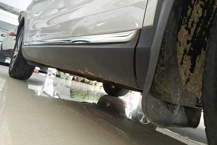 Used Hongqi HS5 2019 2.0T Smart Connect Flagship Edition Right Side Sill