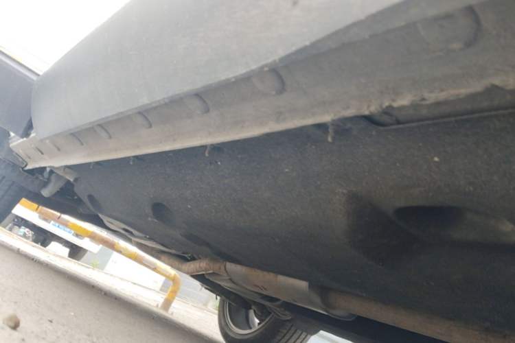Used Hongqi HS5 2019 2.0T Smart Connect Flagship All-Wheel-Drive Version Right Side Sill