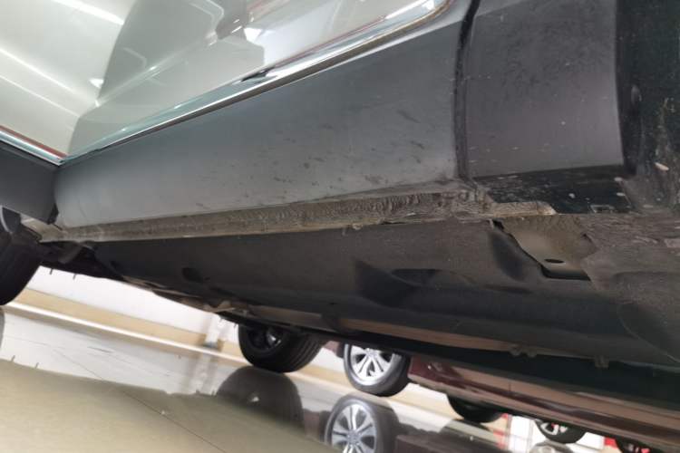 Used Hongqi HS5 2019 2.0T Smart Connect Flagship All-Wheel-Drive Version Right Side Sill