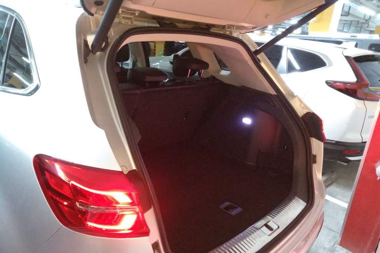 Used Hongqi HS5 2019 2.0T Smart Connect Flagship Edition Trunk