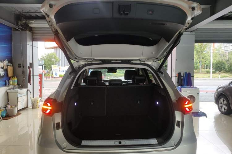 Used Hongqi HS5 2019 2.0T Smart Connect Flagship Edition Trunk