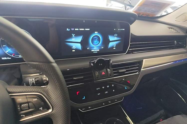 Used Hongqi HS5 2022 Revised Version 2.0T Smart Connect Flagship Edition Audio And AC Panel