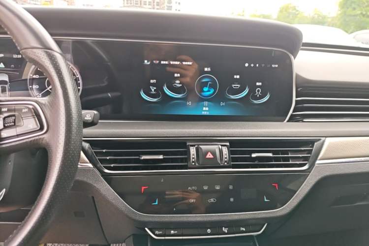Used Hongqi HS5 2022 Revised Version 2.0T Smart Connect Flagship Edition Audio And AC Panel