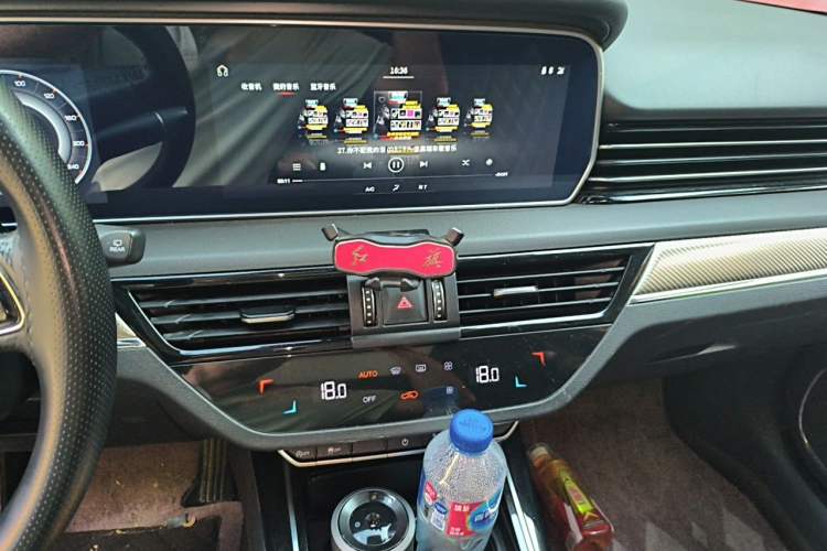 Used Hongqi HS5 2022 2.0T Smart Connect Flagship Edition Audio And AC Panel