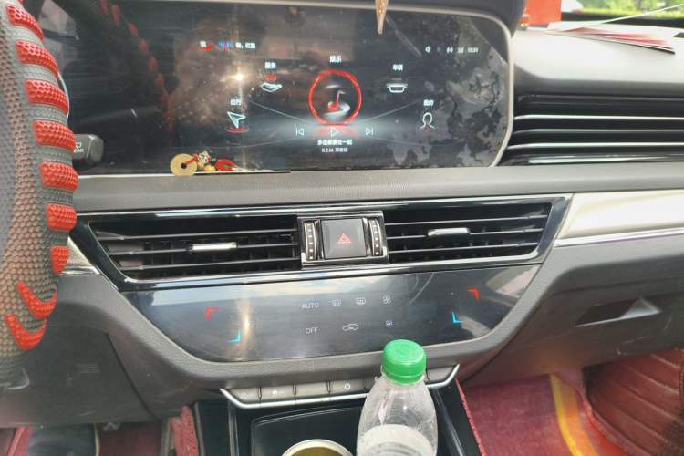 Used Hongqi HS5 2022 2.0T Smart Connect Flagship Edition Audio And AC Panel
