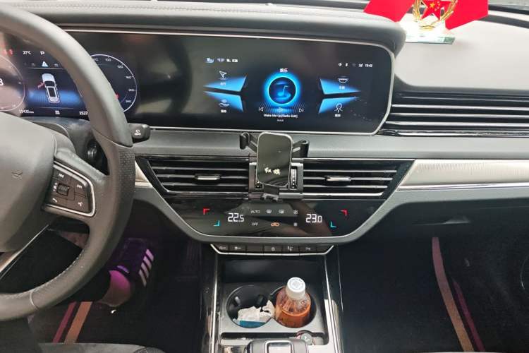 Used Hongqi HS5 2022 Revised Version 2.0T Smart Connect Flagship Edition Audio And AC Panel