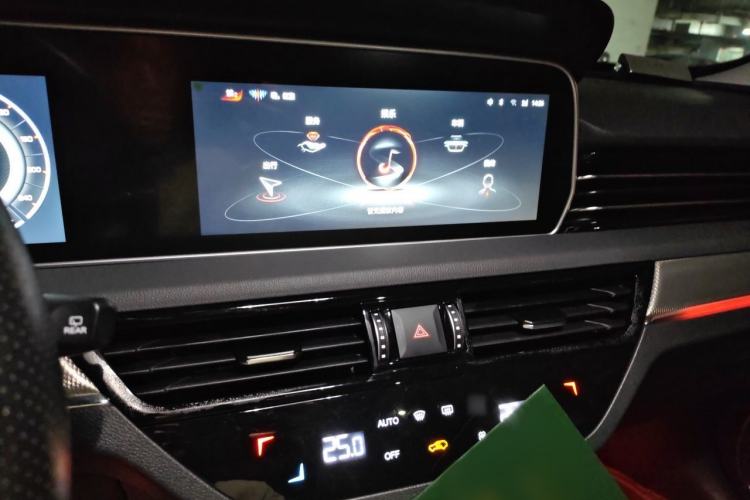 Used Hongqi HS5 2022 Revised Version 2.0T Smart Connect Flagship Edition Audio And AC Panel