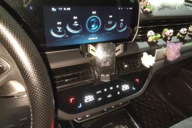 Used Hongqi HS5 2022 Revised Version 2.0T Smart Connect Flagship Edition Audio And AC Panel
