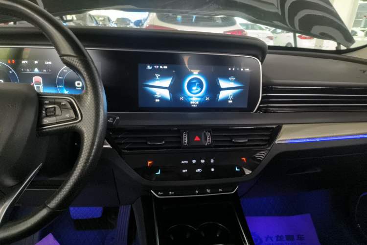 Used Hongqi HS5 2022 2.0T Smart Connect Flagship Edition Audio And AC Panel