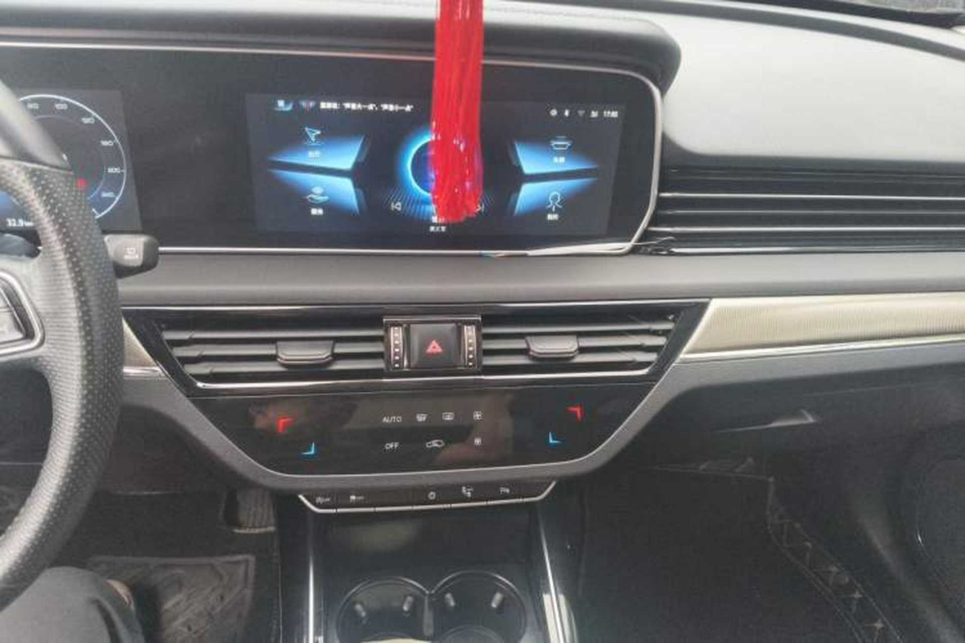 Used Hongqi HS5 2022 2.0T Smart Connect Flagship All-Wheel-Drive Version Audio And AC Panel