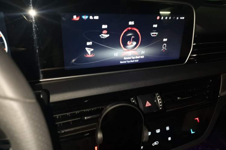 Used Hongqi HS5 2022 Facelifted Version 2.0T Smart Connect Flagship All-Wheel-Drive Edition Audio And AC Panel