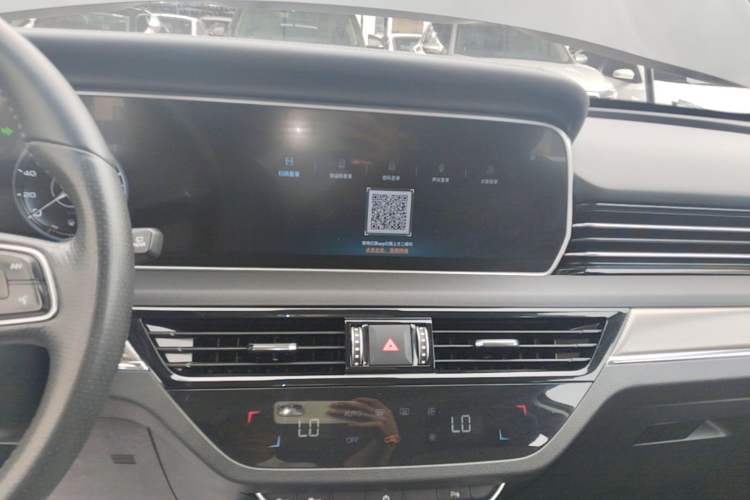 Used Hongqi HS5 2022 2.0T Smart Connect Flagship Edition Audio And AC Panel
