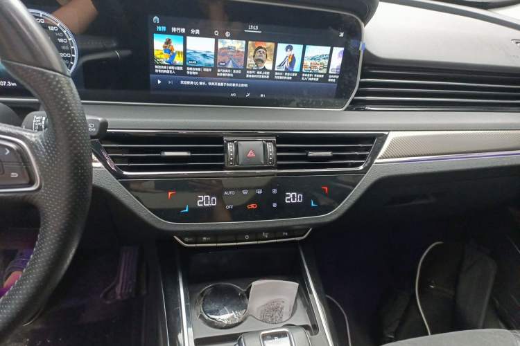 Used Hongqi HS5 2022 2.0T Smart Connect Flagship Edition Audio And AC Panel