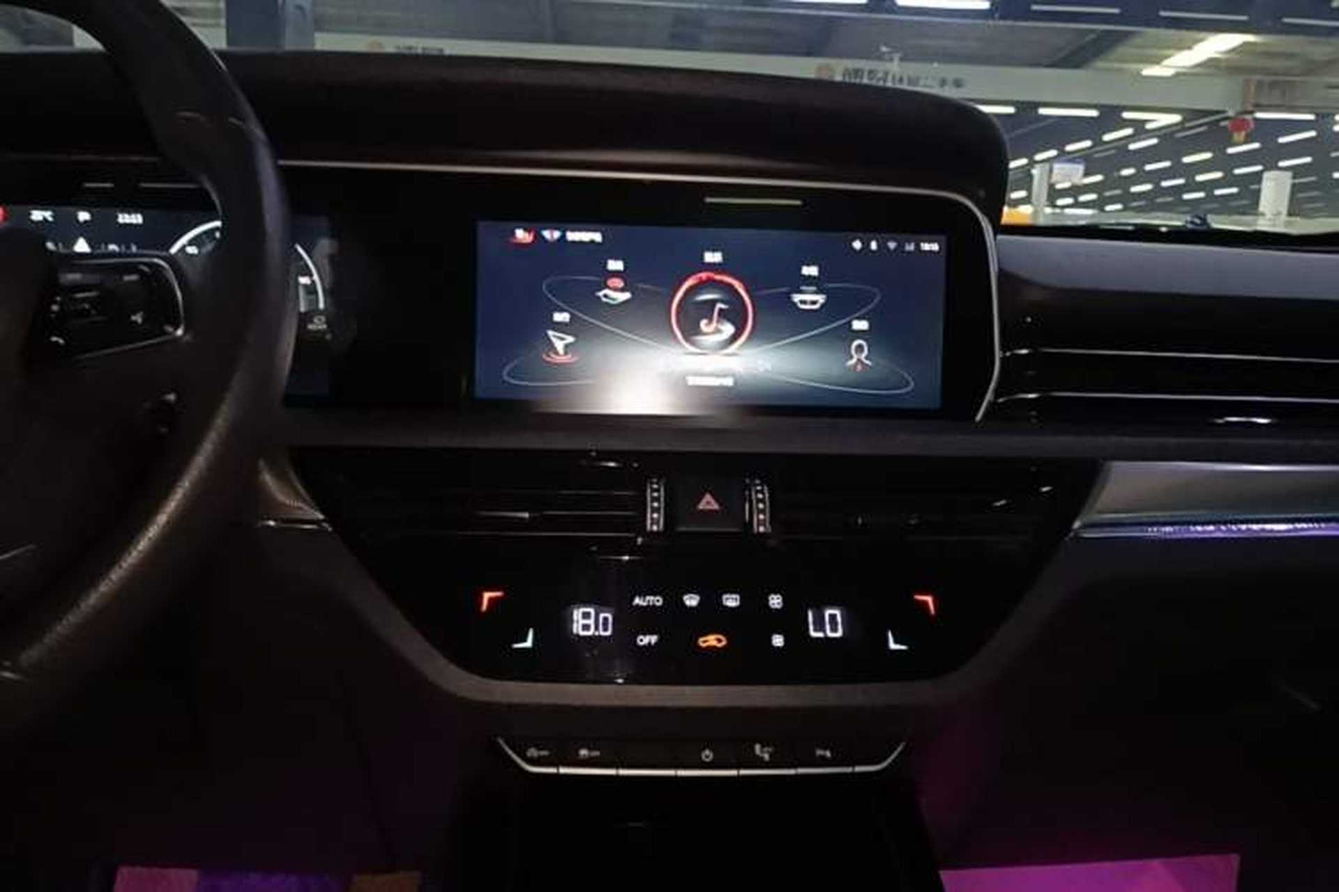 Used Hongqi HS5 2022 Facelifted Version 2.0T Smart Connect Flagship All-Wheel-Drive Edition Audio And AC Panel