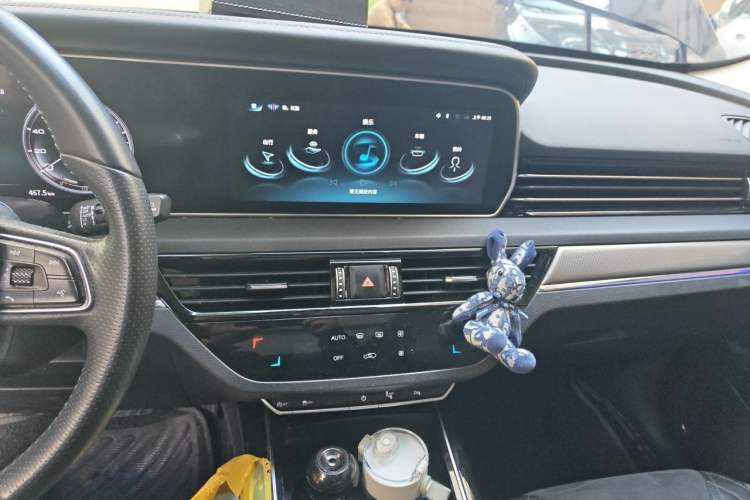 Used Hongqi HS5 2022 Revised Version 2.0T Smart Connect Flagship Edition Audio And AC Panel