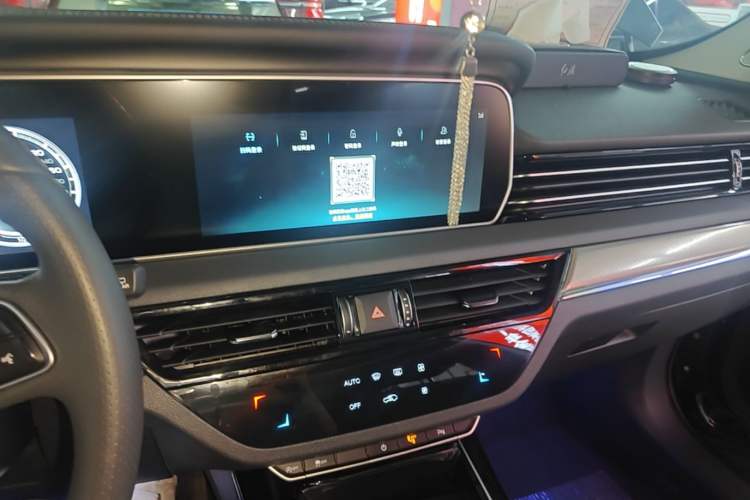 Used Hongqi HS5 2022 Revised Version 2.0T Smart Connect Flagship Edition Audio And AC Panel