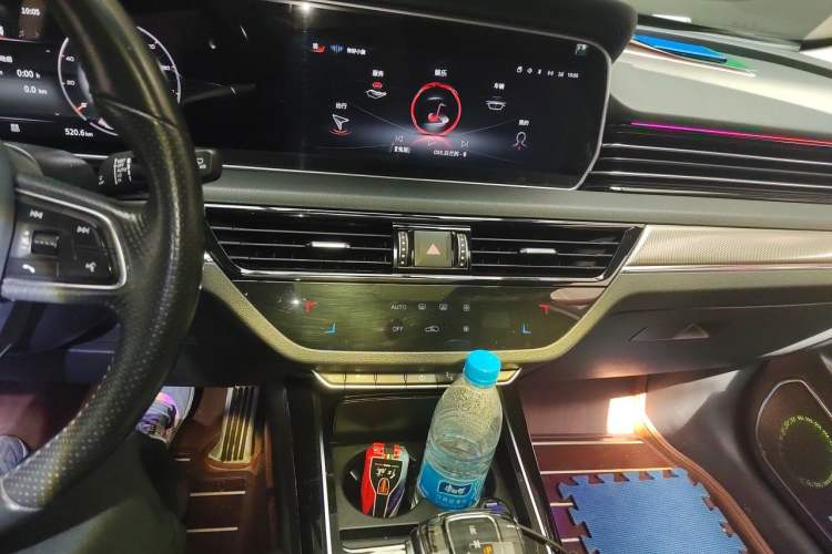 Used Hongqi HS5 2022 Facelifted Version 2.0T Smart Connect Flagship All-Wheel-Drive Edition Audio And AC Panel