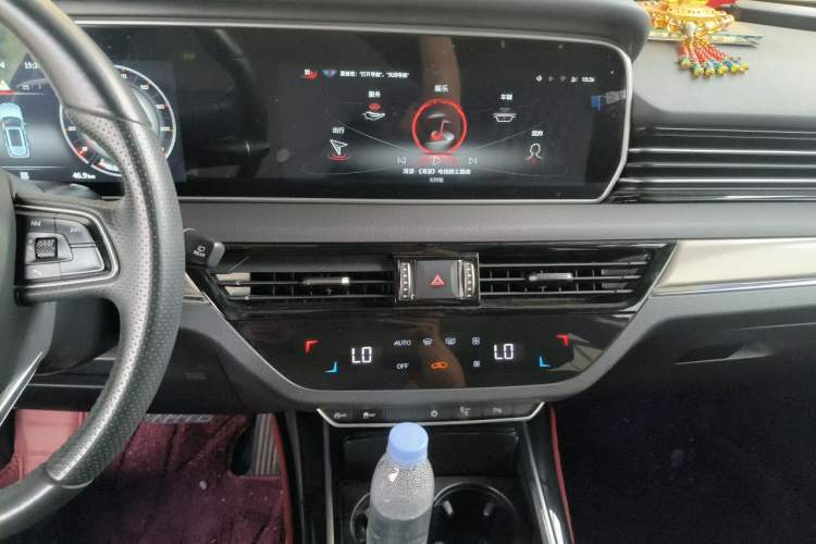 Used Hongqi HS5 2022 Facelifted Version 2.0T Smart Connect Flagship All-Wheel-Drive Edition Audio And AC Panel