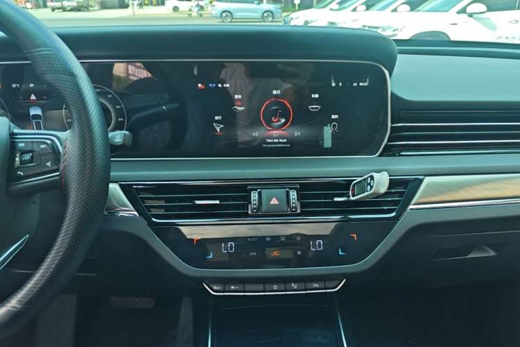 Used Hongqi HS5 2022 Facelifted Version 2.0T Smart Connect Flagship All-Wheel-Drive Edition Audio And AC Panel