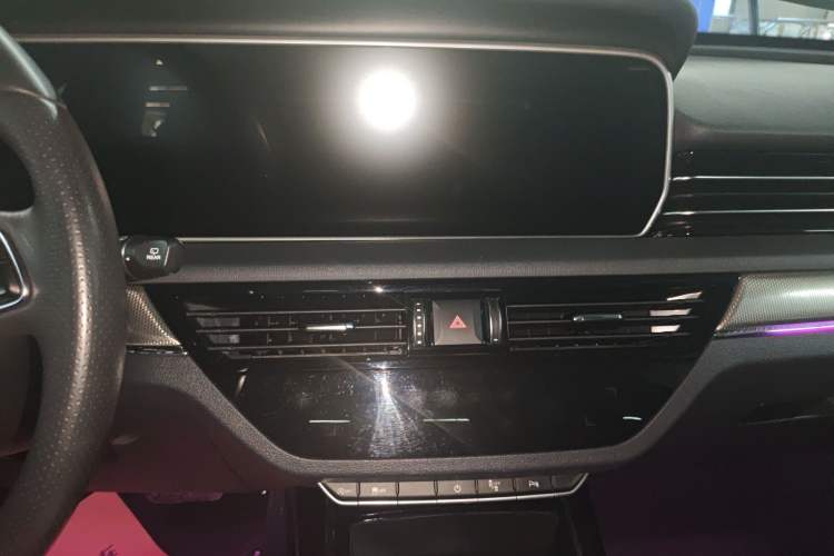 Used Hongqi HS5 2022 Revised Version 2.0T Smart Connect Flagship Edition Audio And AC Panel