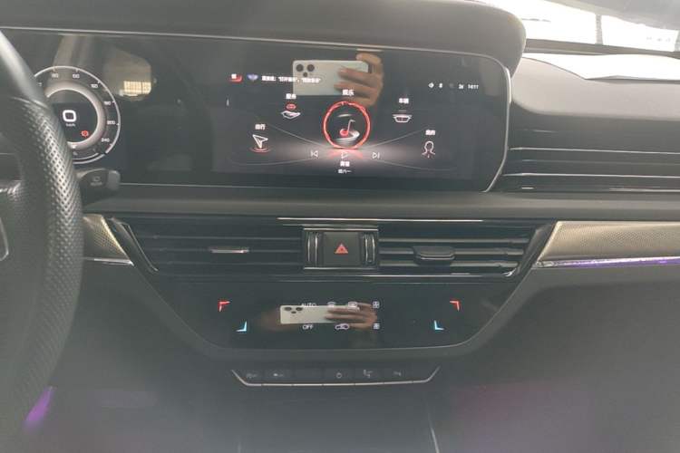 Used Hongqi HS5 2022 Revised Version 2.0T Smart Connect Flagship Edition Audio And AC Panel
