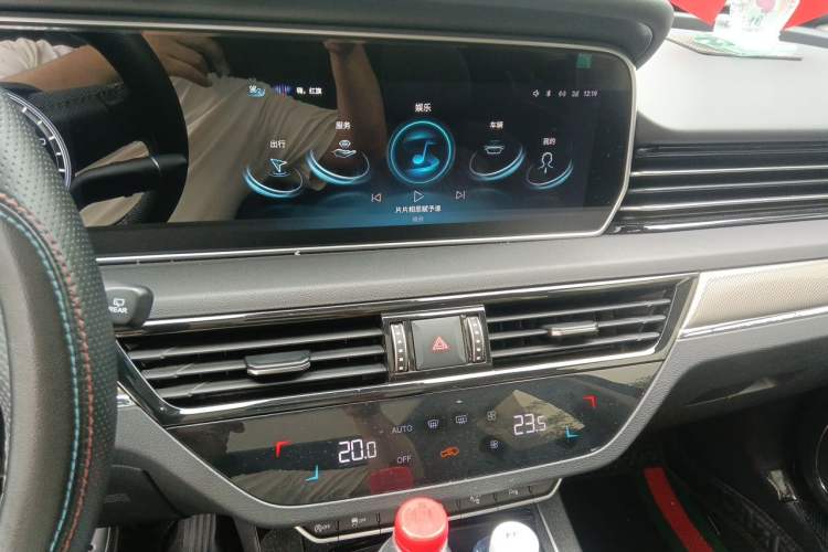Used Hongqi HS5 2022 Revised Version 2.0T Smart Connect Flagship Edition Audio And AC Panel