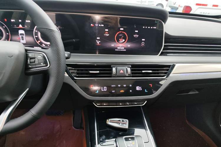 Used Hongqi HS5 2022 Revised Version 2.0T Smart Connect Flagship Edition Audio And AC Panel