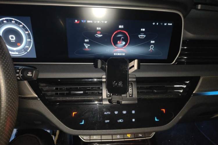 Used Hongqi HS5 2022 Revised Version 2.0T Smart Connect Flagship Edition Audio And AC Panel